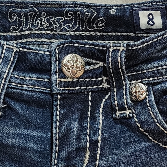 Miss Me Girls Capri Jeans 8 Fleur De Lis Embellished Distressed See Last Pic - Picture 8 of 12